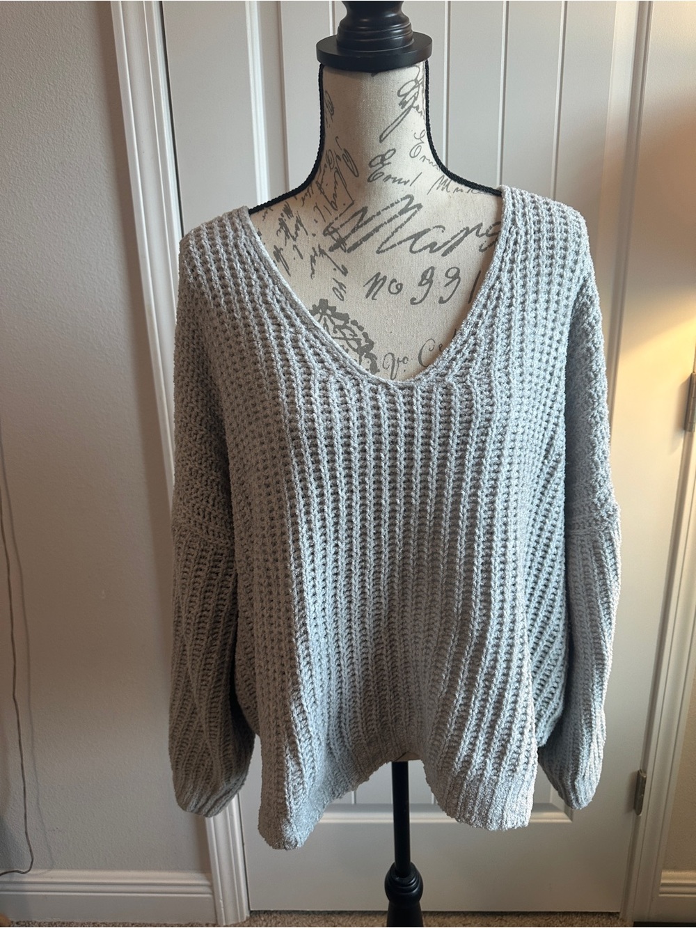 Express Light Gray V-Neck Chunky Knit Sweater